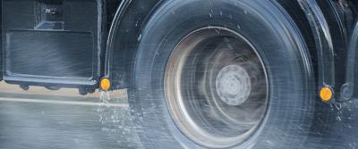 Spatborden en spatlappen voor trucks: dit zijn de regels